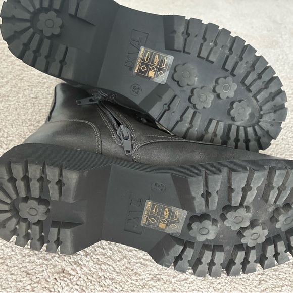 Sleek Gray Women's Combat Boots - Picture 4 of 6